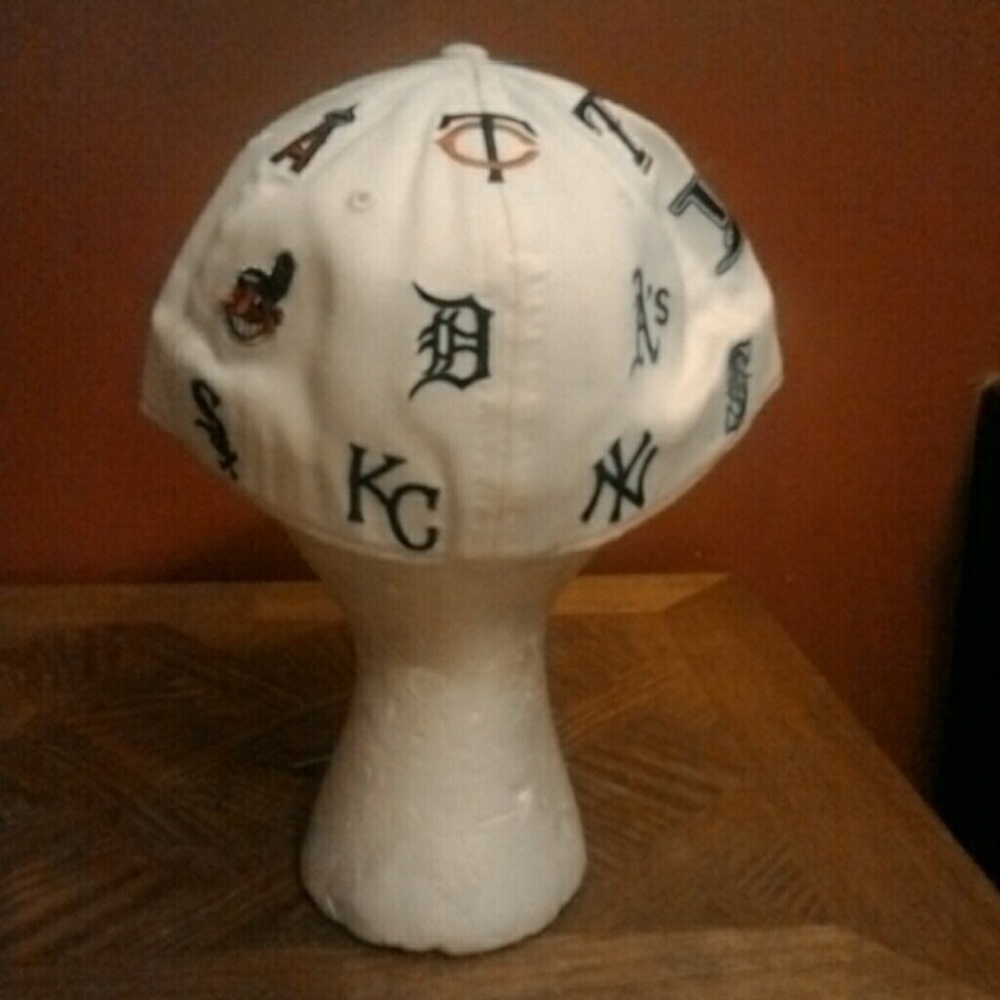 Fitted hat - Picture 3 of 4